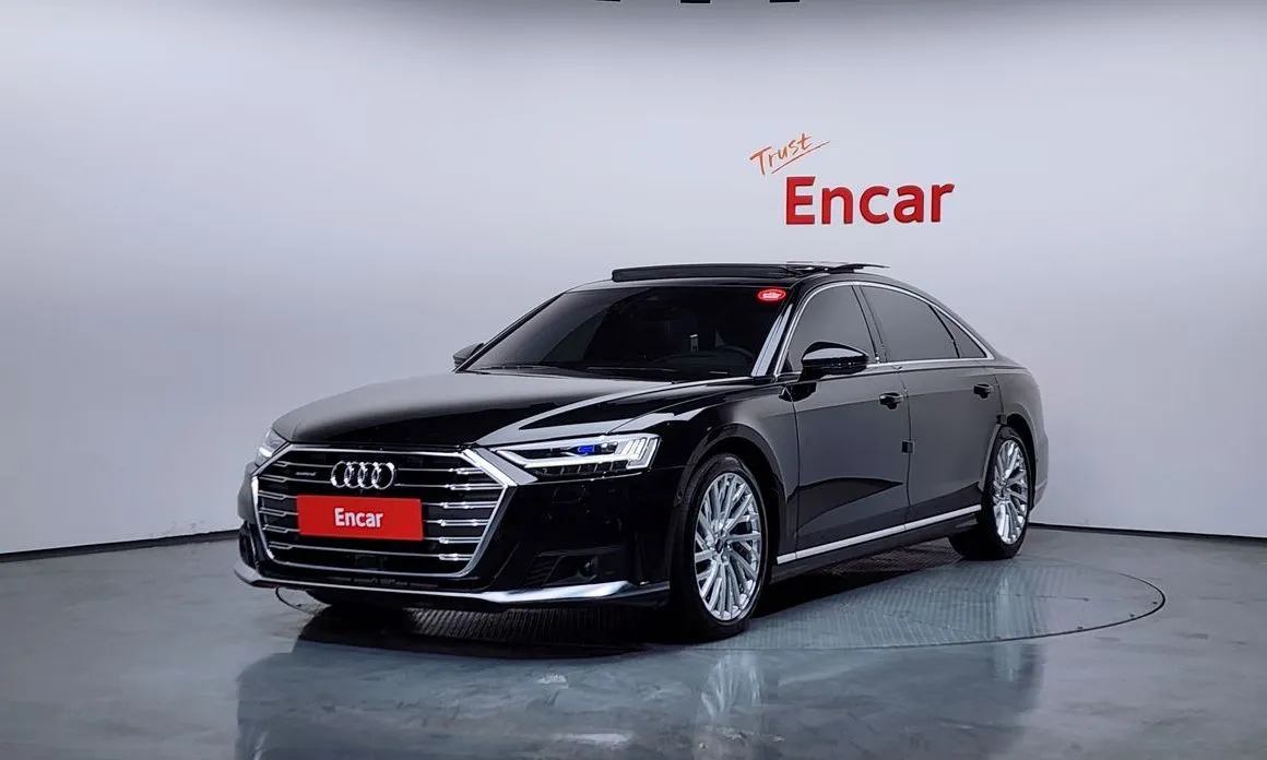 Audi A8 — фото 1