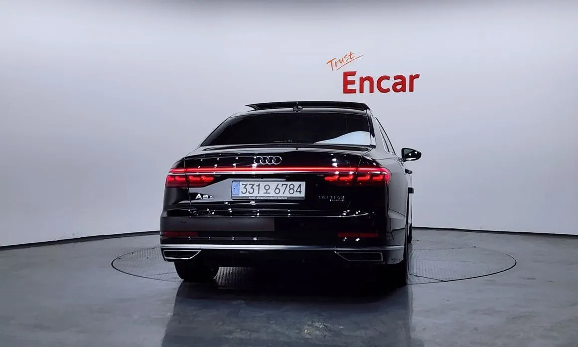 Audi A8 — фото 9