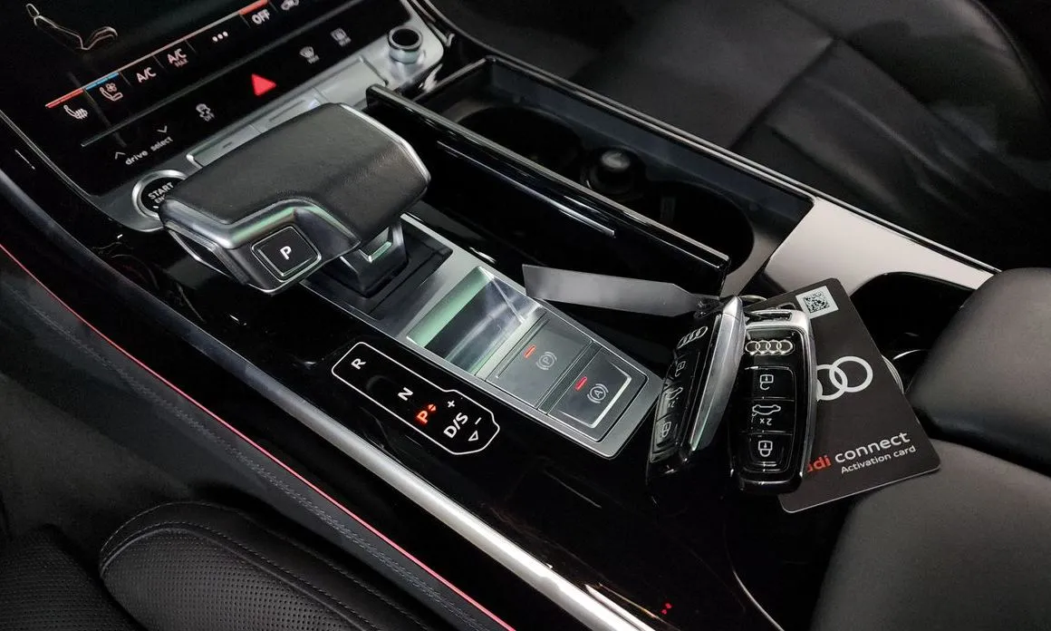 Audi A8 — фото 6