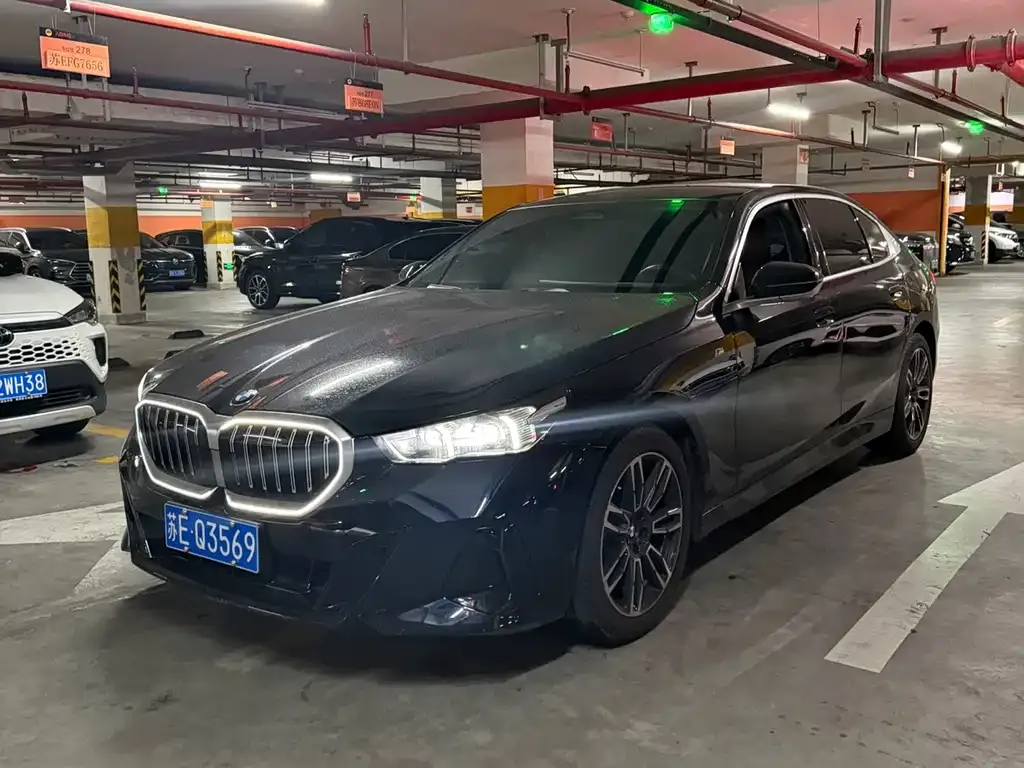BMW 5 Series — фото 1