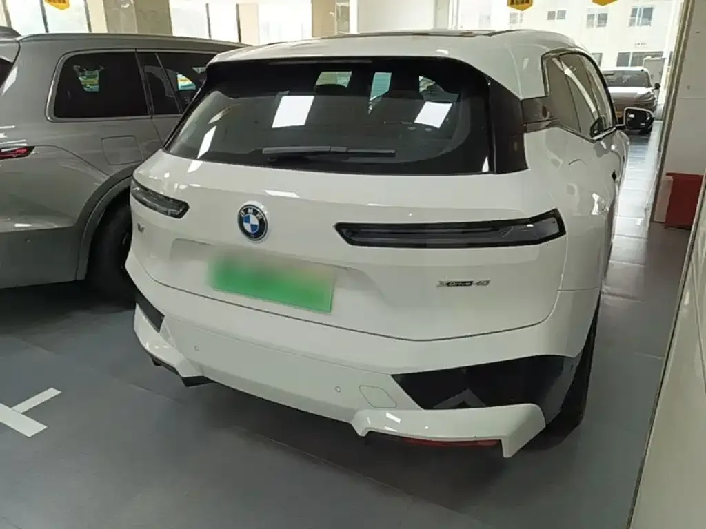 BMW iX — фото 10