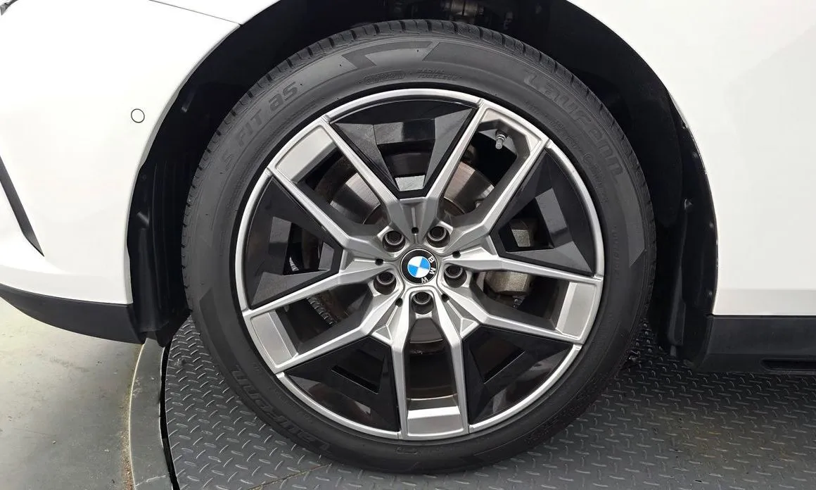 BMW 5-Series — фото 10