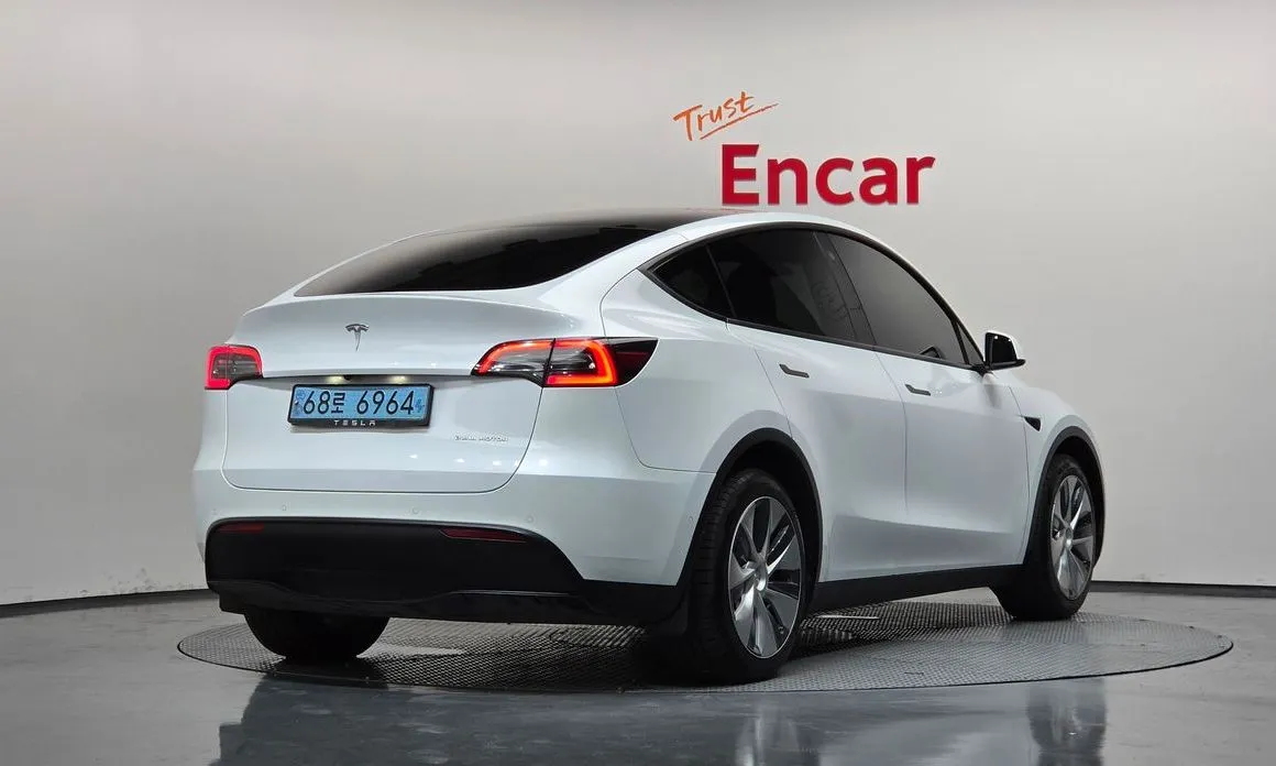 Tesla Model Y — фото 6