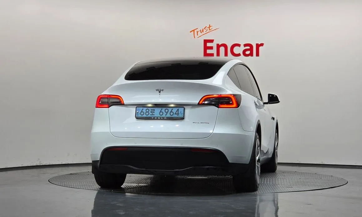 Tesla Model Y — фото 5