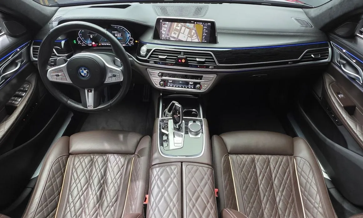 BMW 7-Series — фото 10