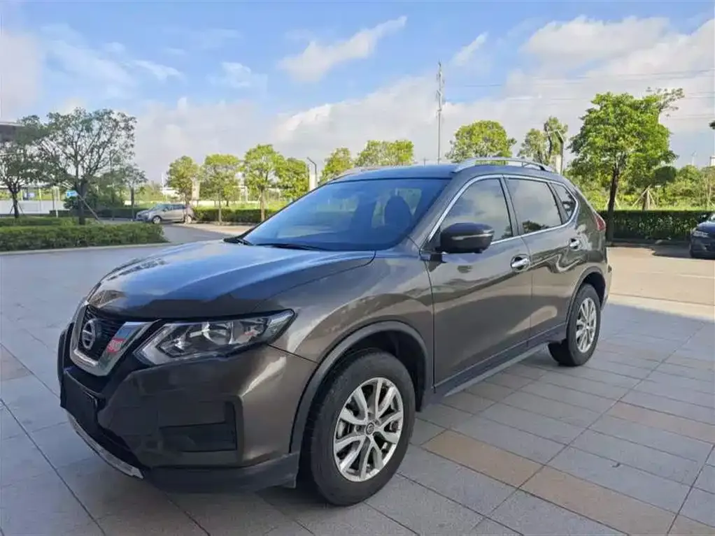 Nissan X-Trail — фото 1