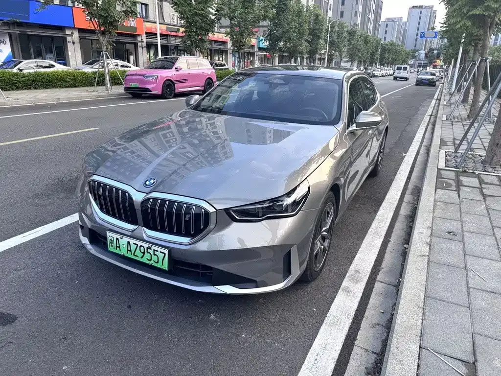 BMW i5 — фото 1