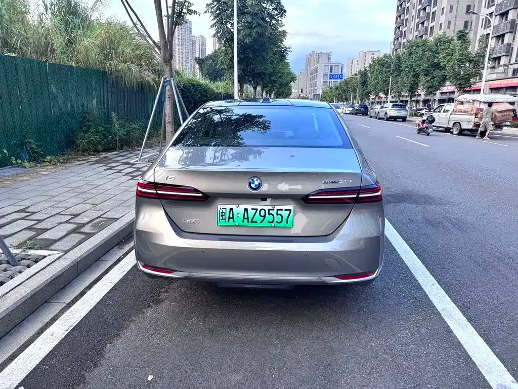 BMW i5 — фото 9