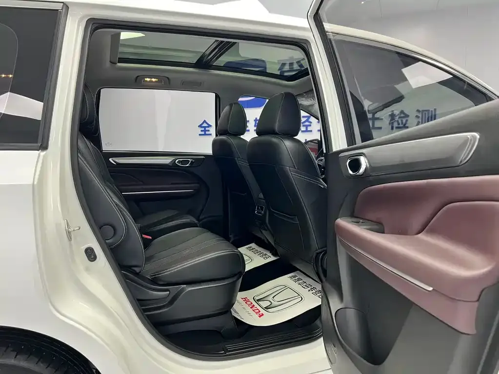 GAC Motor Trumpchi M6 — фото 10
