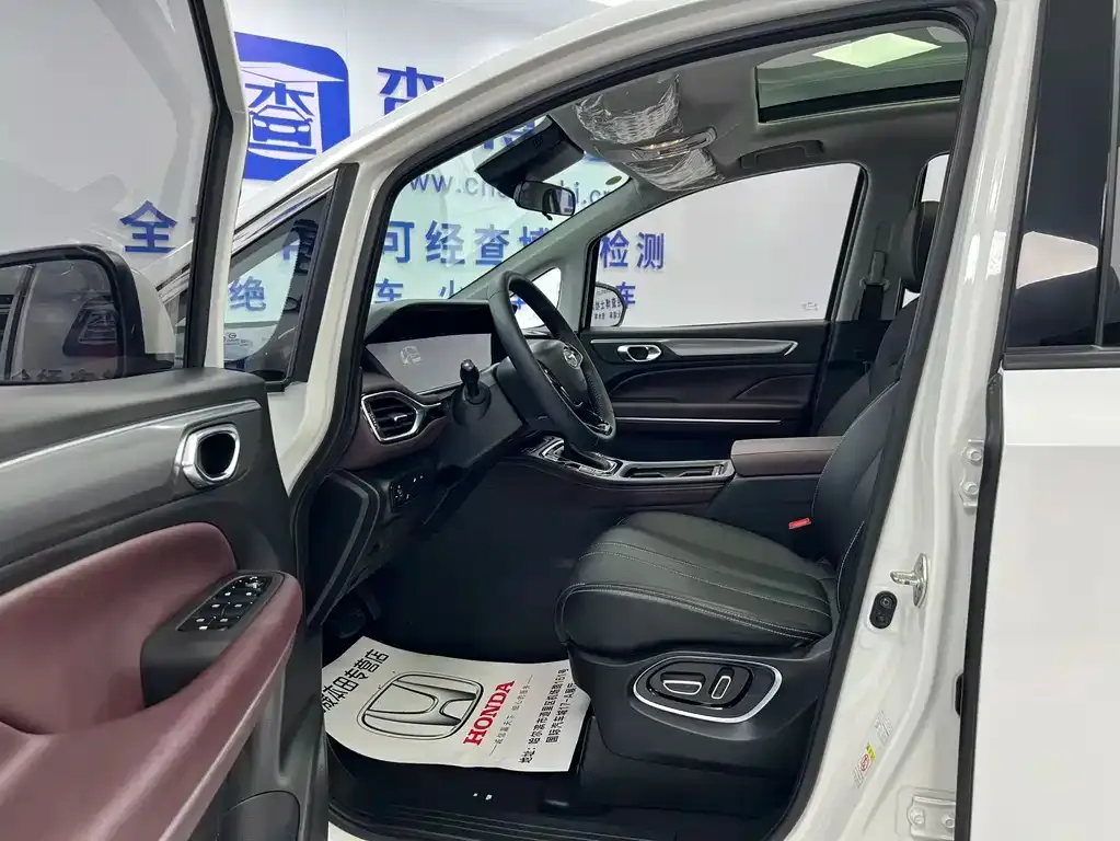 GAC Motor Trumpchi M6 — фото 9