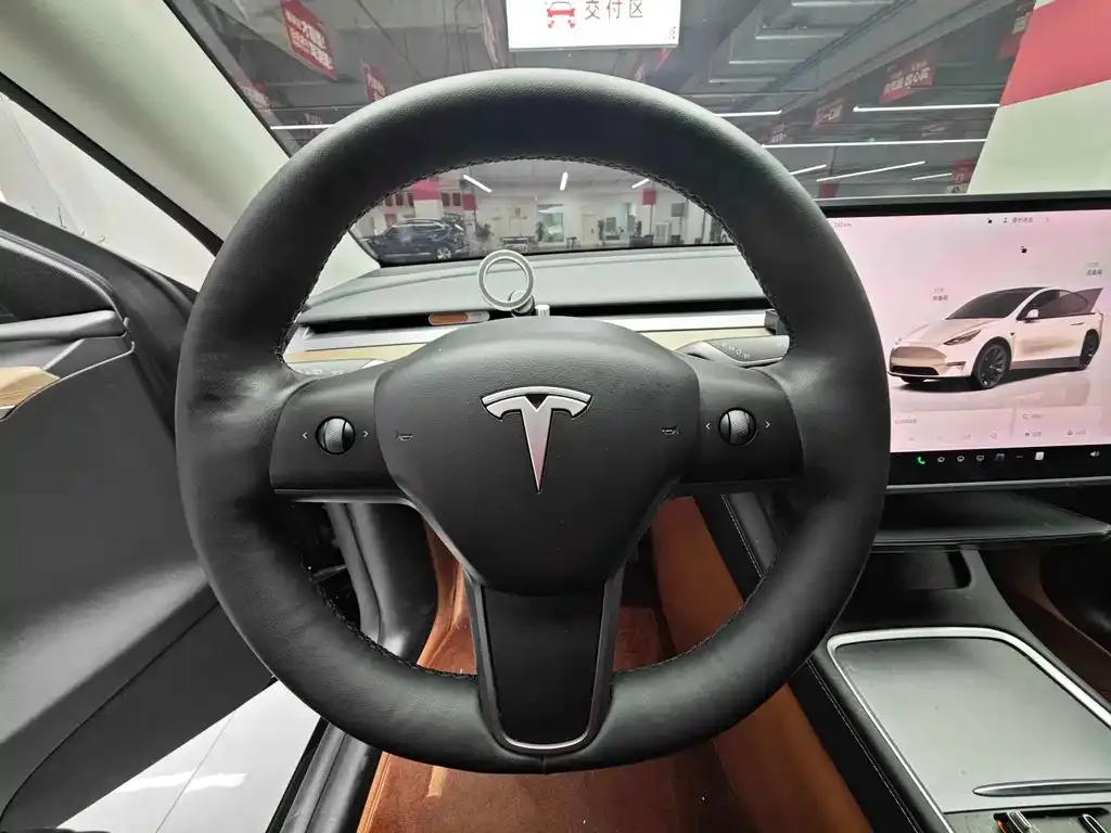 Tesla Model Y — фото 7