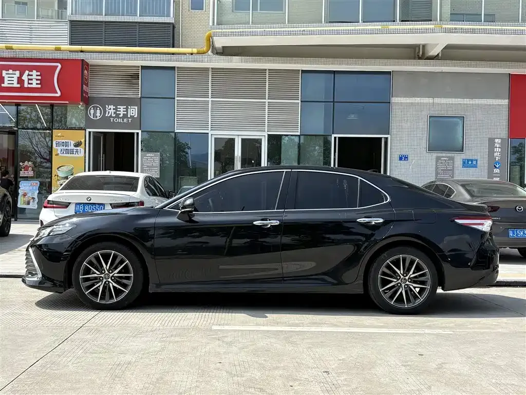Toyota Camry — фото 4
