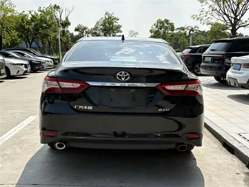 Toyota Camry — фото 5