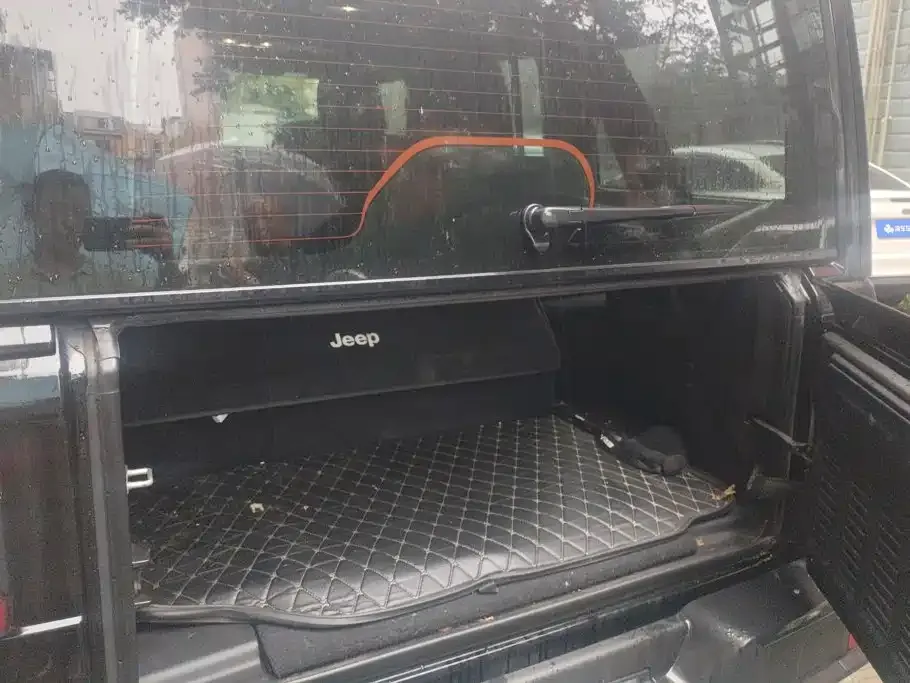 Jeep Wrangler — фото 9
