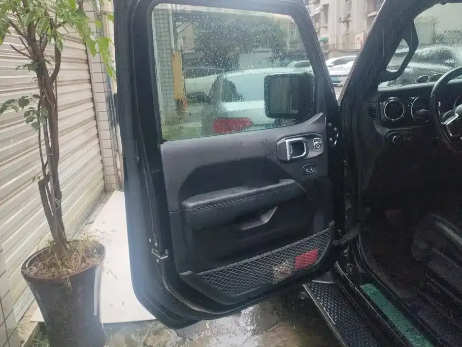 Jeep Wrangler — фото 10