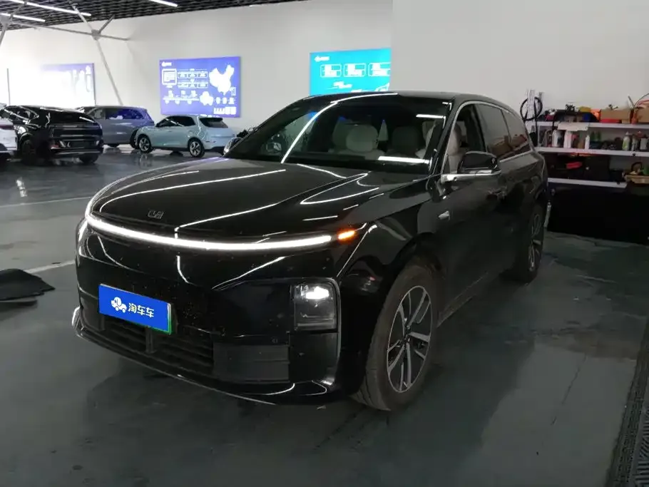 Li Auto L6 — фото 1