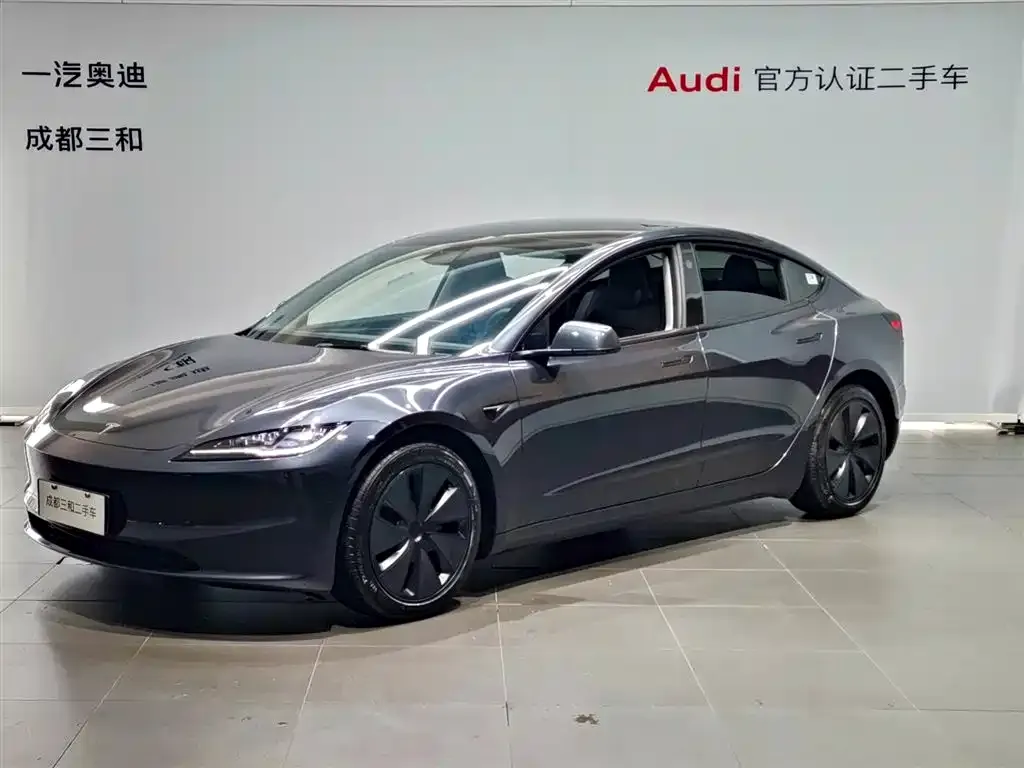 Tesla Model 3 — фото 1