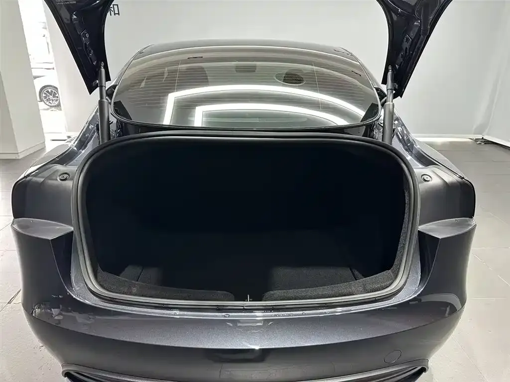 Tesla Model 3 — фото 10
