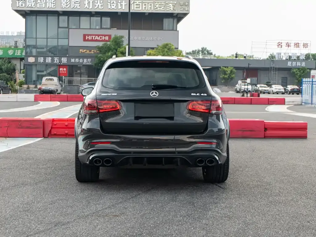 Mercedes-Benz GLC AMG — фото 6