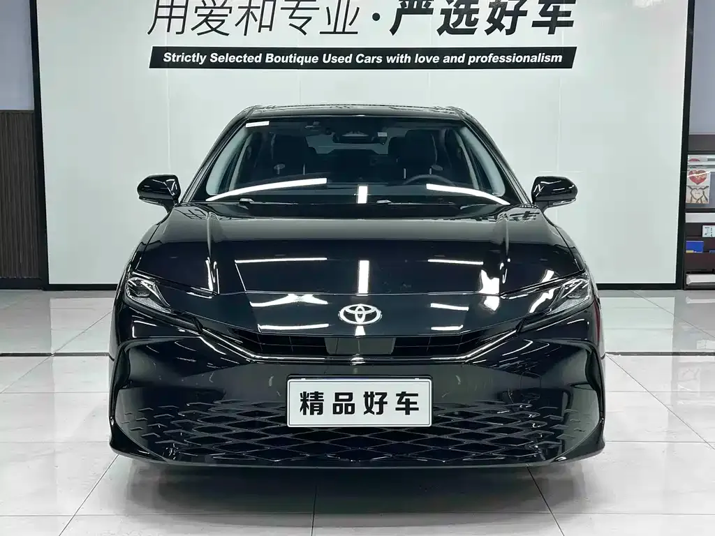 Toyota Camry — фото 3