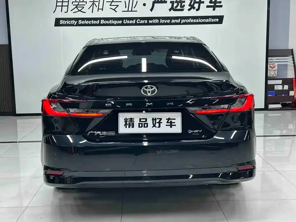 Toyota Camry — фото 2