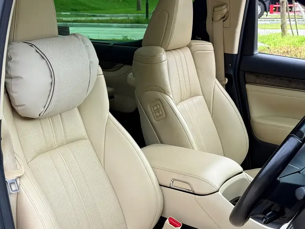 Toyota Alphard — фото 2