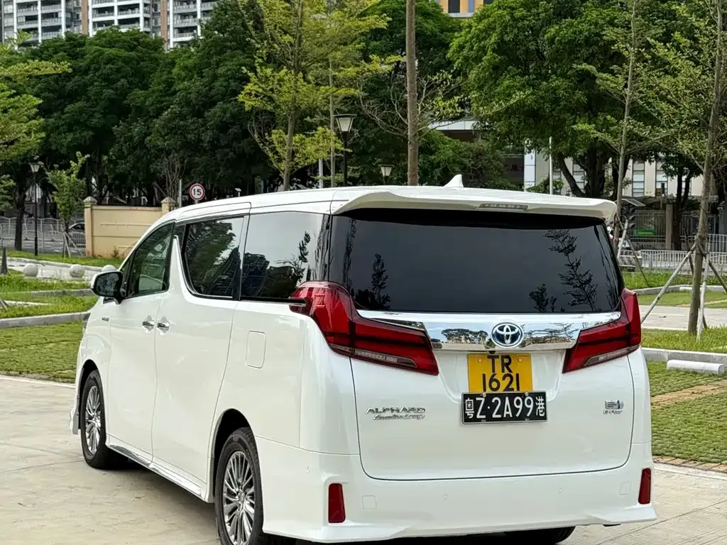 Toyota Alphard — фото 6