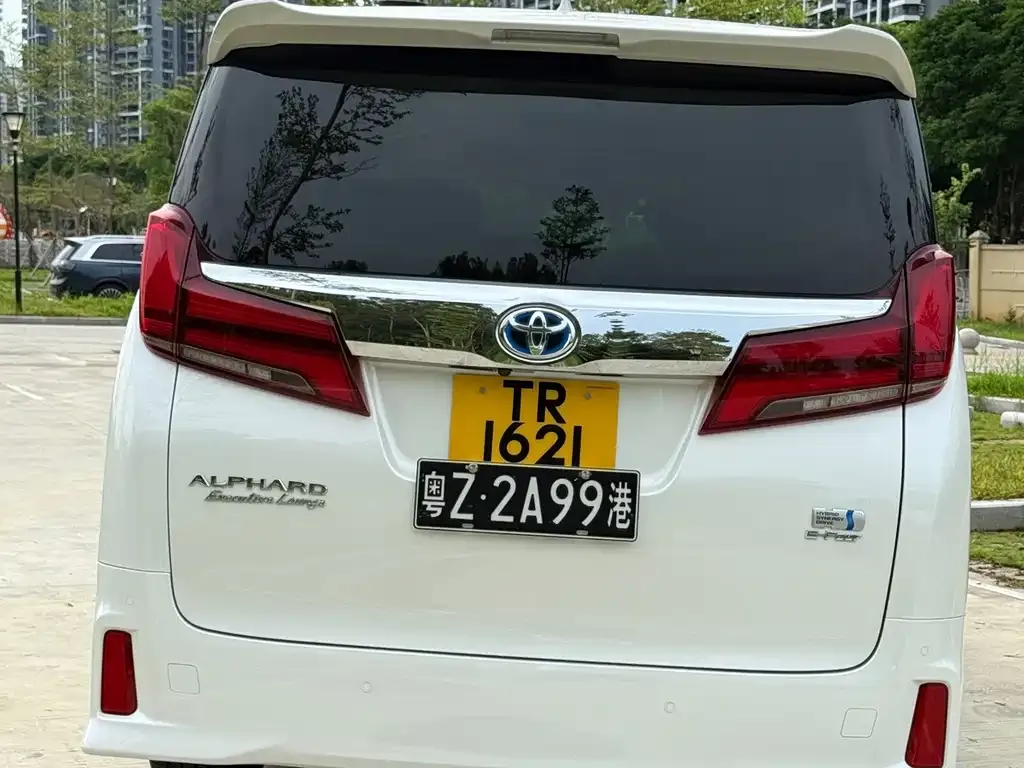 Toyota Alphard — фото 5