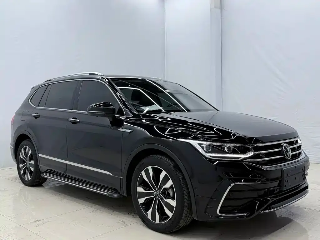 Volkswagen Tiguan L — фото 10