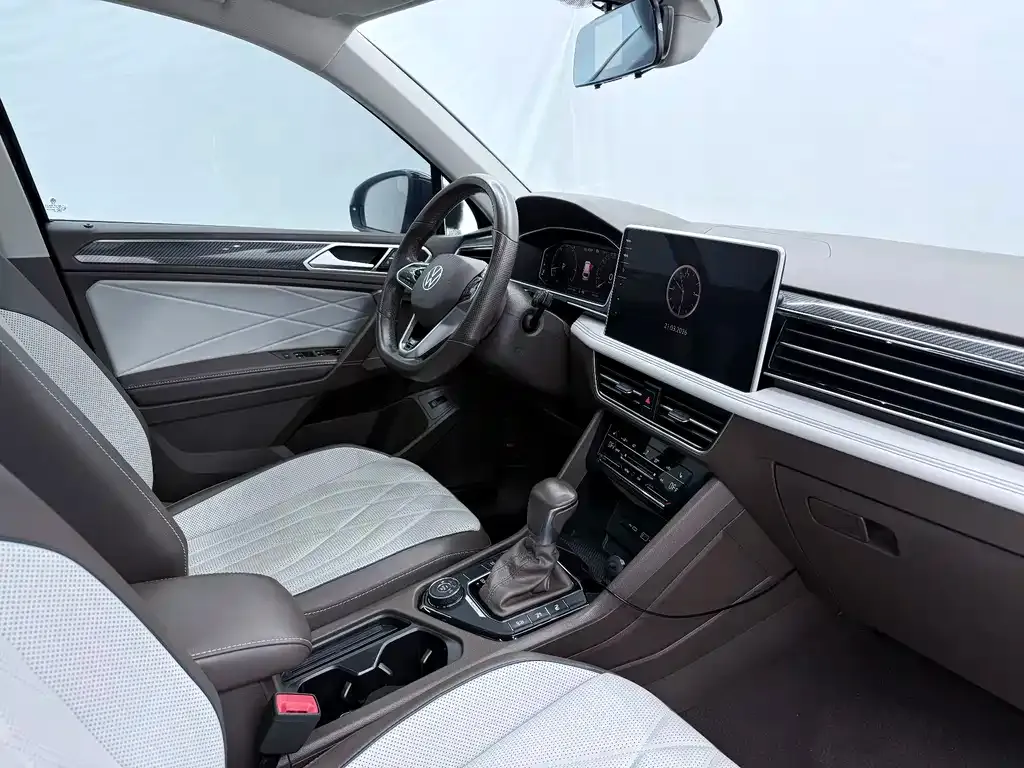 Volkswagen Tiguan L — фото 8