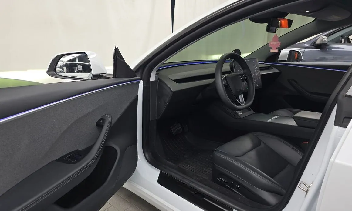 Tesla Model 3 — фото 10