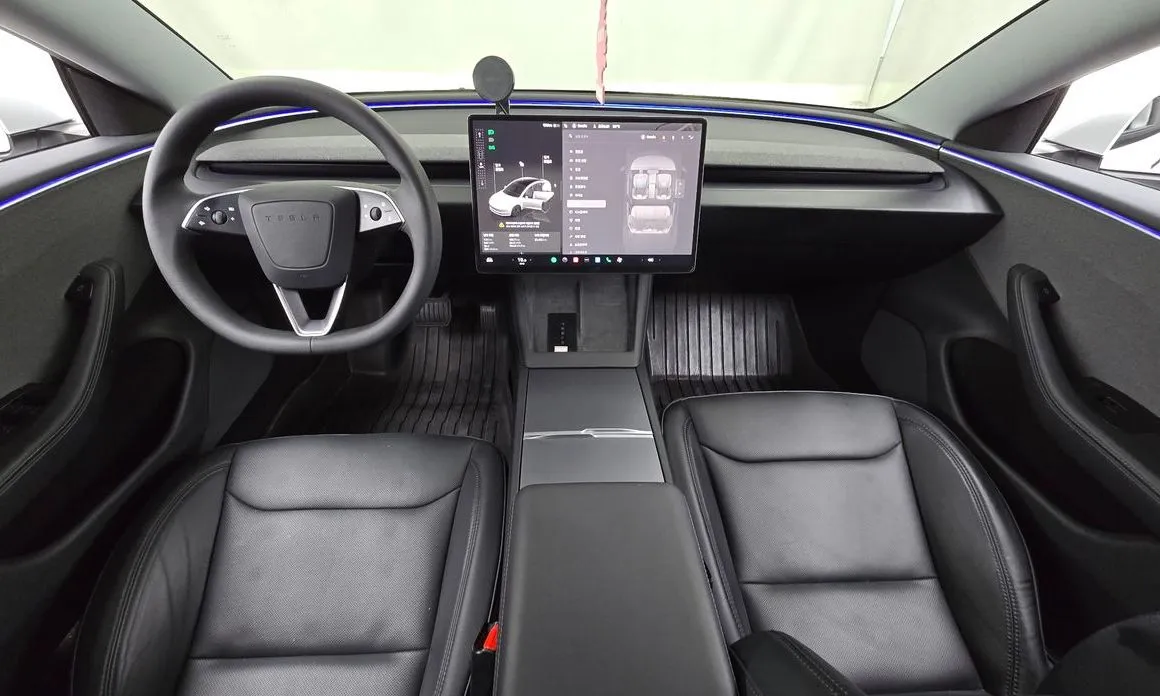 Tesla Model 3 — фото 4