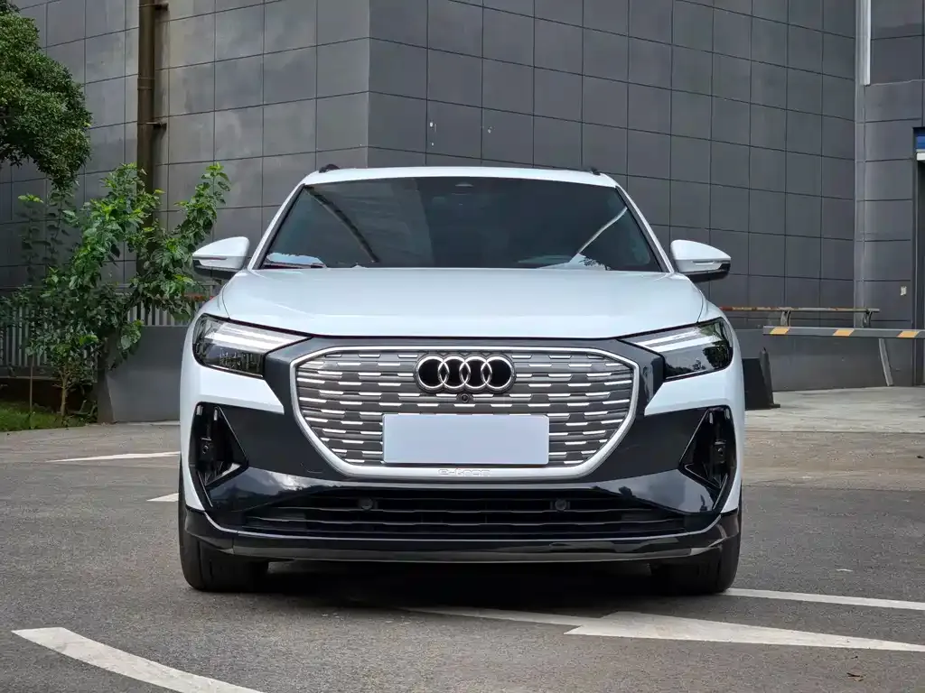 Audi Q4 e-tron — фото 7