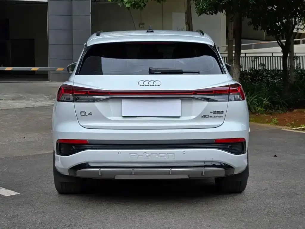 Audi Q4 e-tron — фото 3