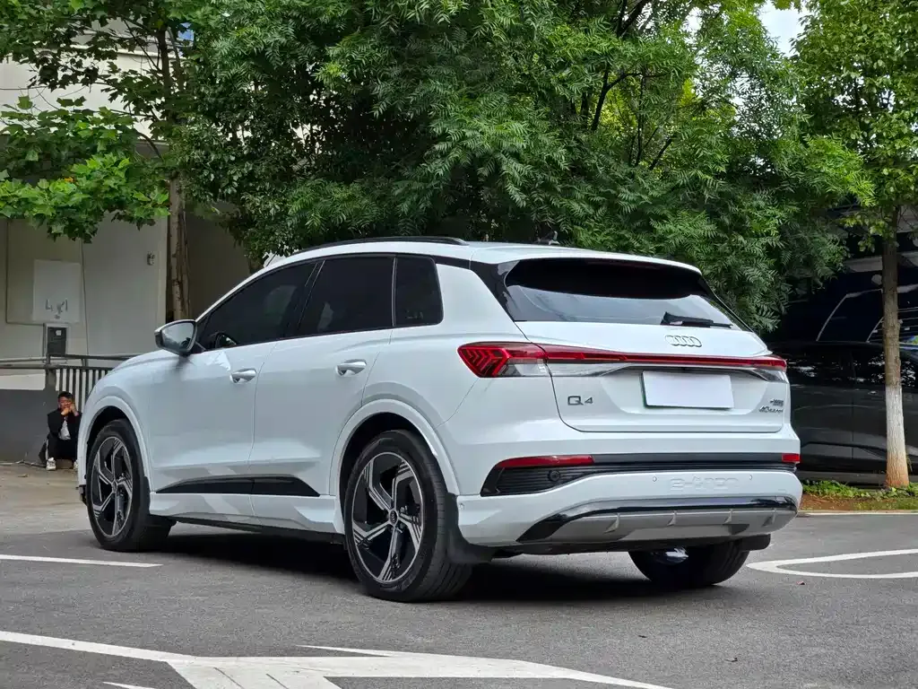 Audi Q4 e-tron — фото 10