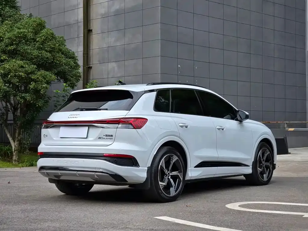 Audi Q4 e-tron — фото 4