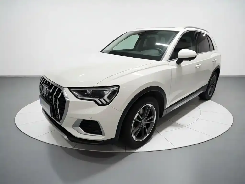 Audi Q3 — фото 1