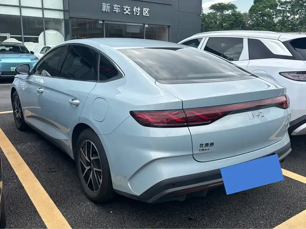 BYD Qin L — фото 8