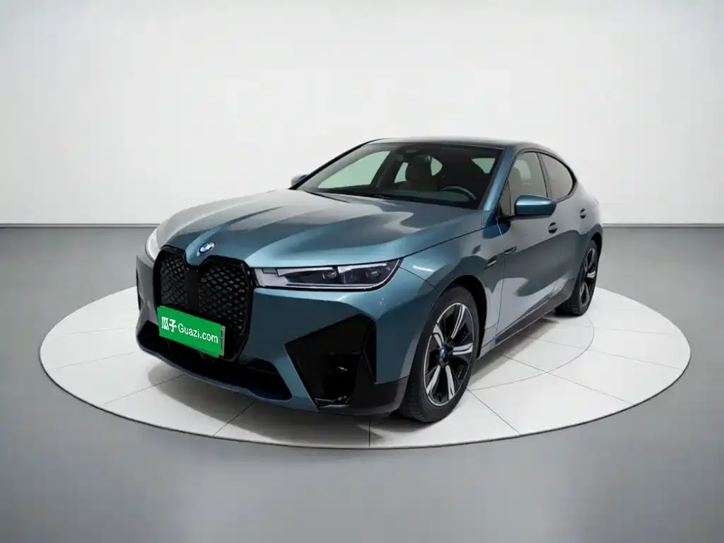 BMW iX — фото 1