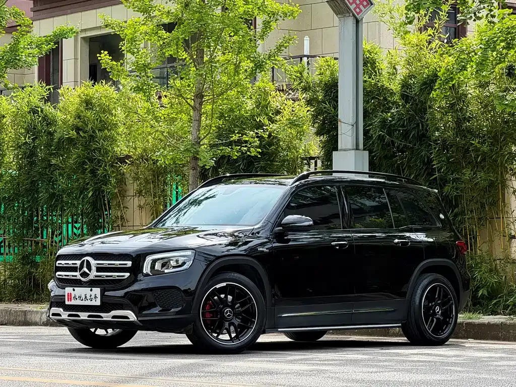 Mercedes-Benz GLB — фото 1
