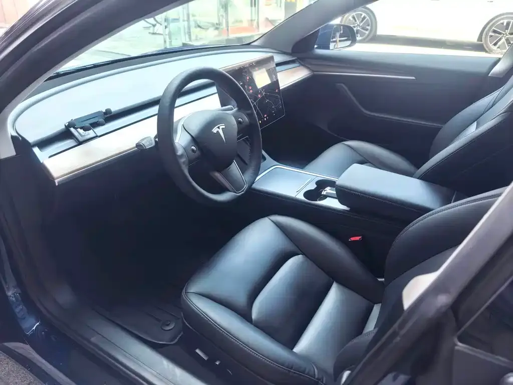 Tesla Model 3 — фото 3