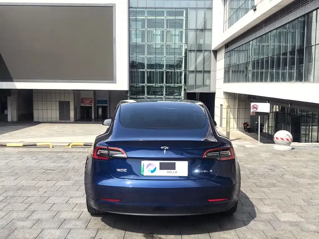 Tesla Model 3 — фото 5