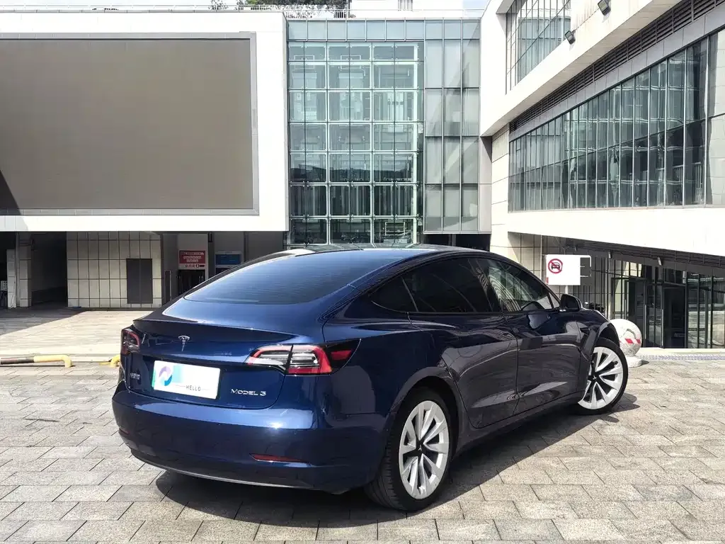 Tesla Model 3 — фото 8