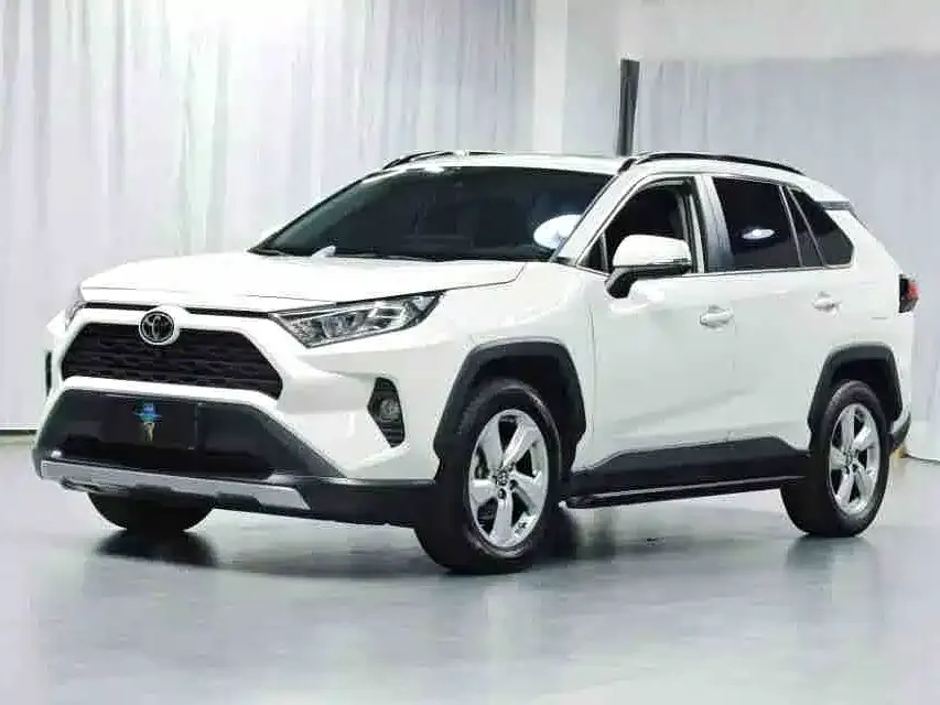 Toyota RAV4 — фото 1