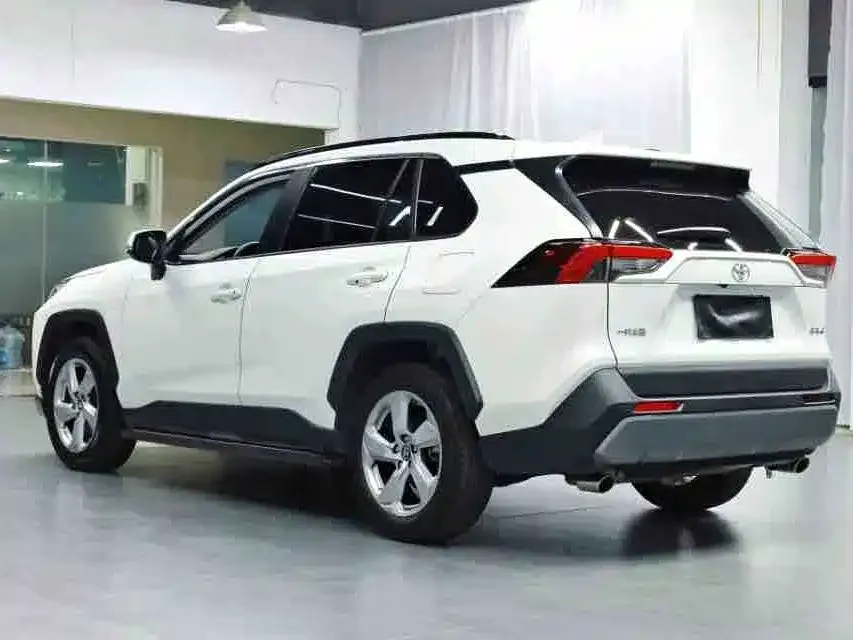 Toyota RAV4 — фото 7