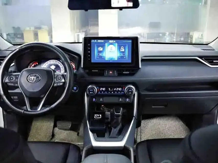 Toyota RAV4 — фото 3