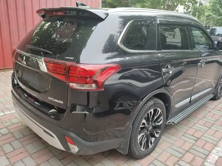 Mitsubishi Outlander — фото 10