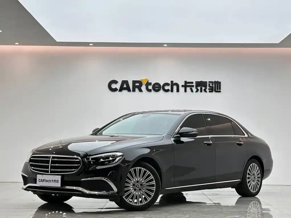 Mercedes-Benz E-Class — фото 1