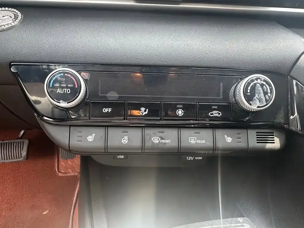 Hyundai Elantra — фото 3