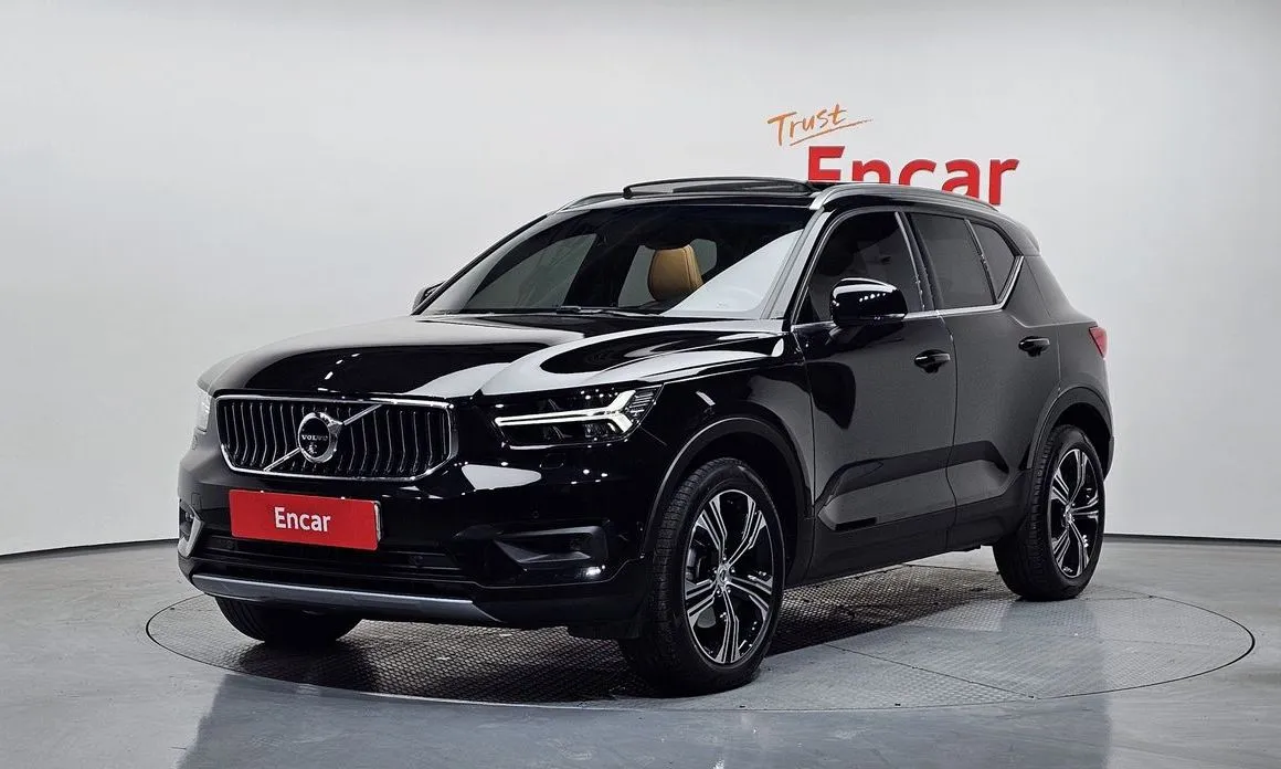 Volvo XC40 — фото 1